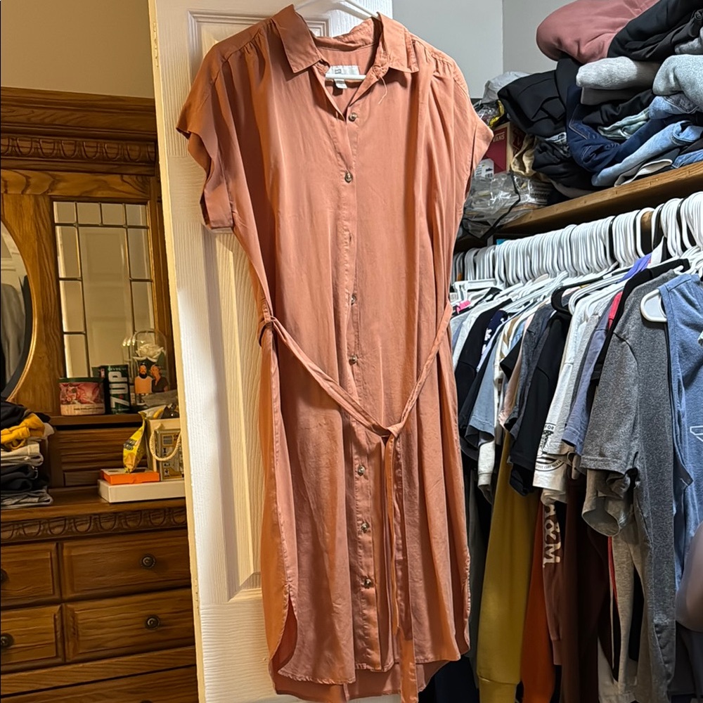 Elegant Women's Button-Down Dress in Peach